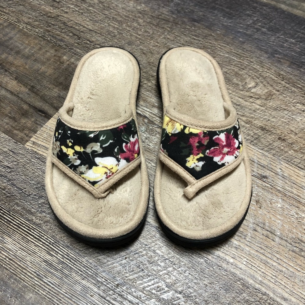 💙 Isotoner Women's Petunia Floral Thong Slippers - 6.5 to 7 ; NWOT💙